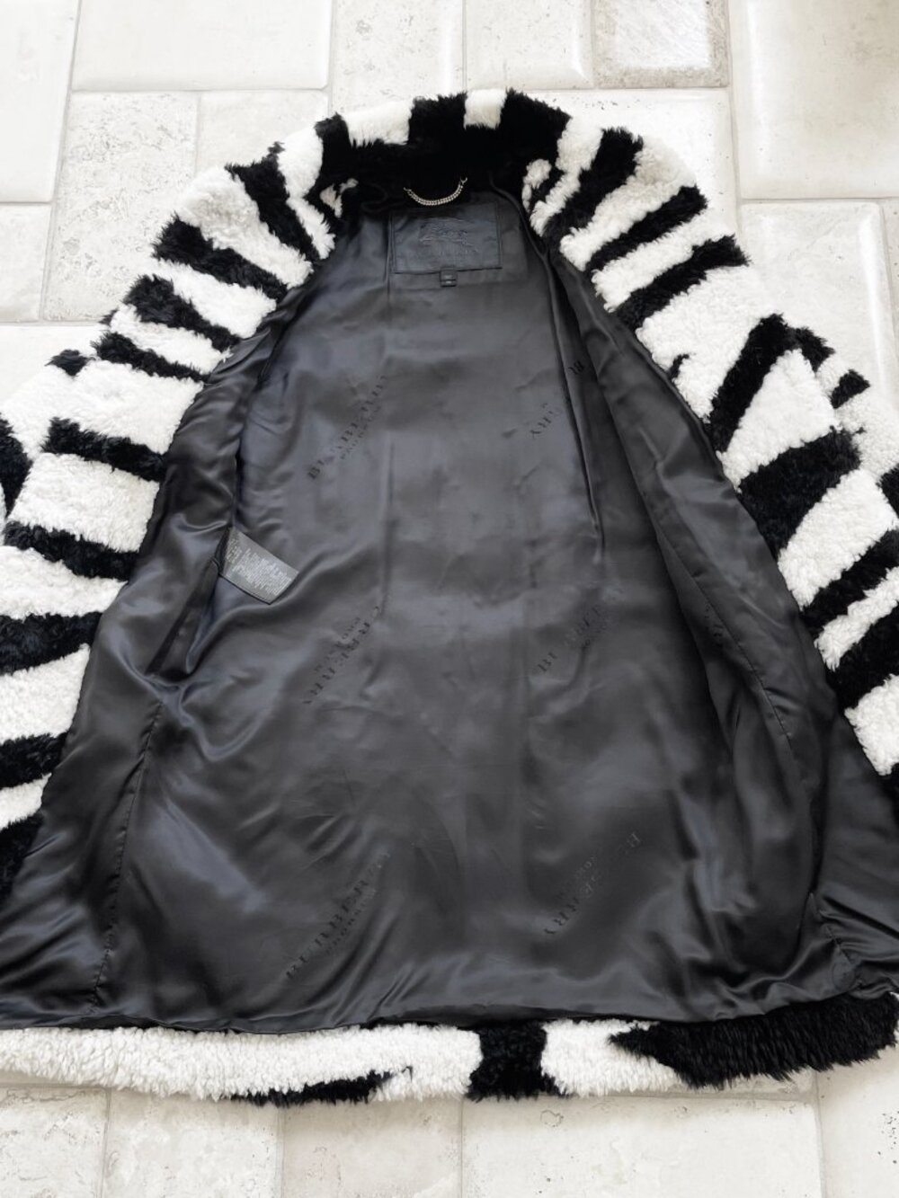 Burberry Prorsum 2016 Resort Collection Runway Shearing Coat Size – IT38 - Picture 6 of 16